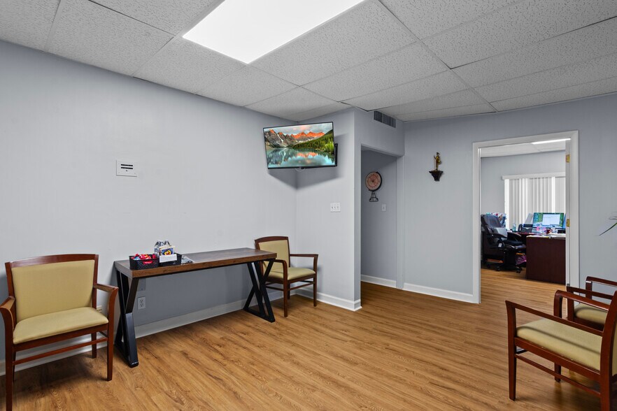 More Photos Of 5801-5841 Dahlia Dr, Orlando Office For Sale