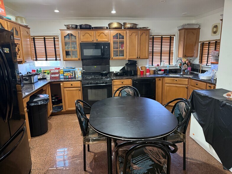 More Photos Of 11715 200th St, Saint Albans Multifamily For Sale