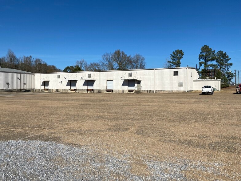 More Photos Of 81 Braswell Rd, Hattiesburg Warehouse For Lease