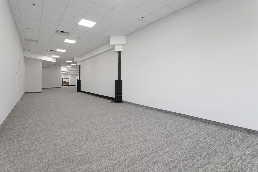 More Photos Of 550-630 Freeport Ave, Elk River Storefront Retail Office For Lease