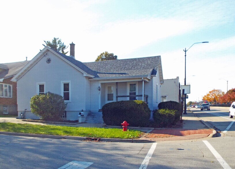 More Photos Of Corner of Ruby St & Nicholson St, Joliet Light Distribution For Sale