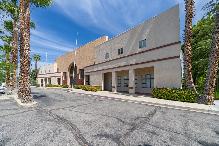 More Photos Of 44725 10th St W, Lancaster Medical For Sale