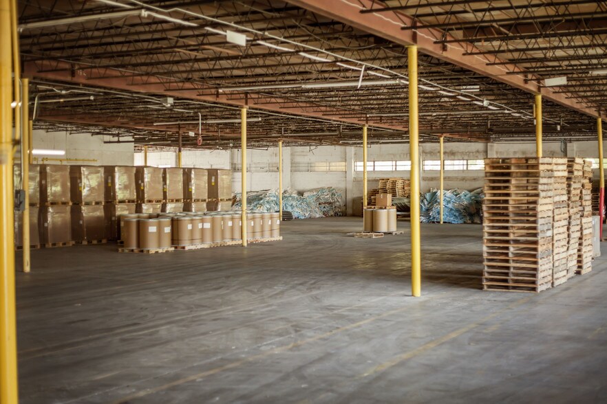 More Photos Of 315 Industrial Rd, Summerville Warehouse For Lease