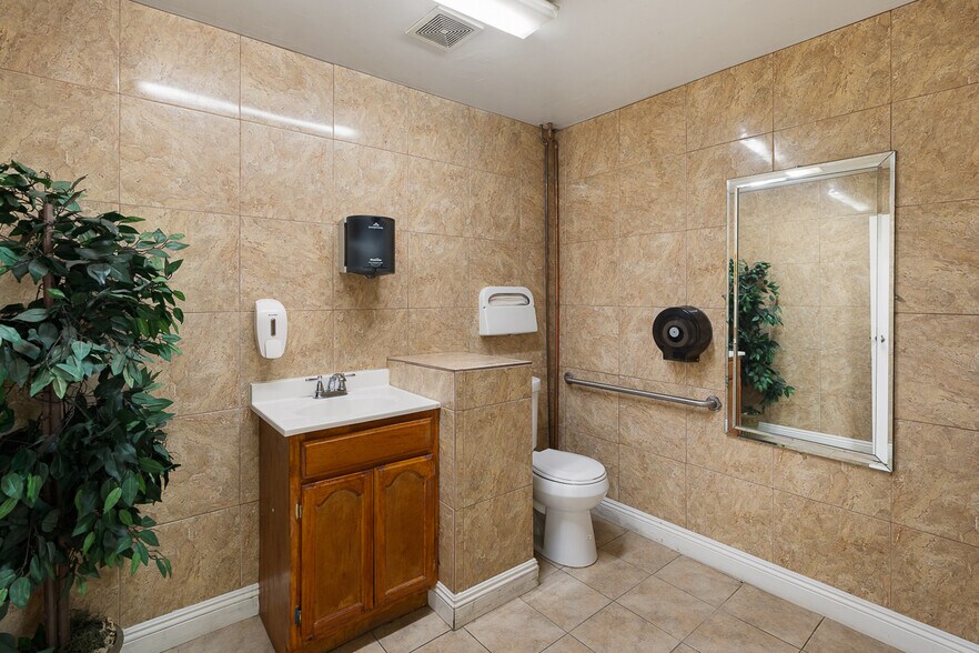 More Photos Of 8461 S San Pedro St, Los Angeles Religious Facility For Sale