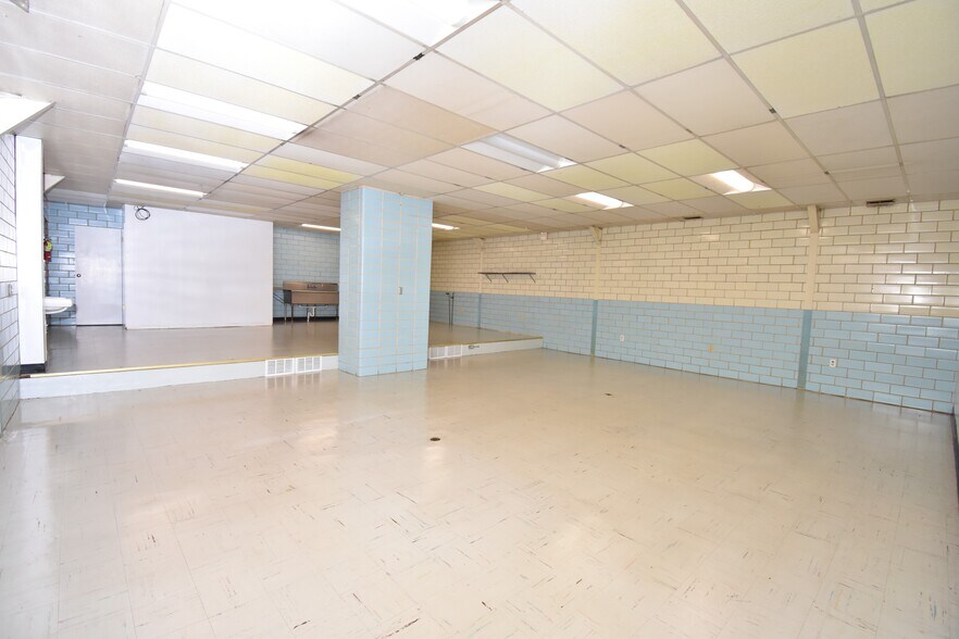 More Photos Of 132 N Main St, Hubbard Freestanding For Sale