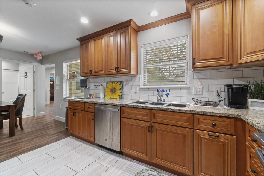 More Photos Of 1930 River Falls Dr, Kingwood Assisted Living For Sale
