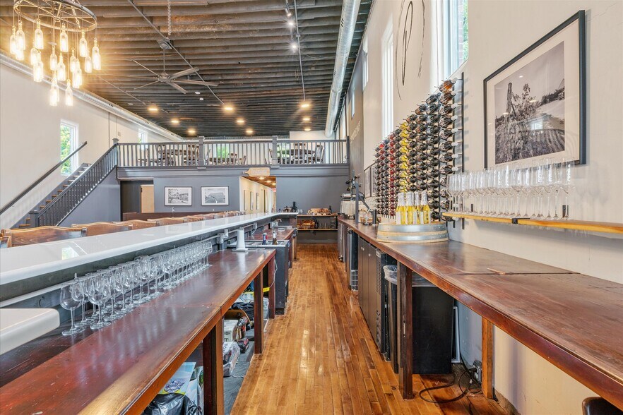 More Photos Of 415 S Thompson Ave, Excelsior Springs Bar For Sale