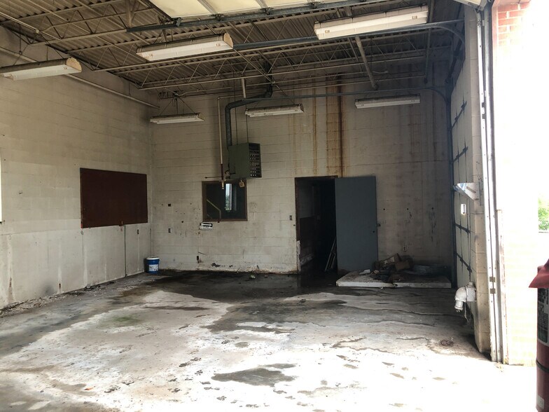 More Photos Of 21101 E State Route 78, Independence Light Distribution For Lease