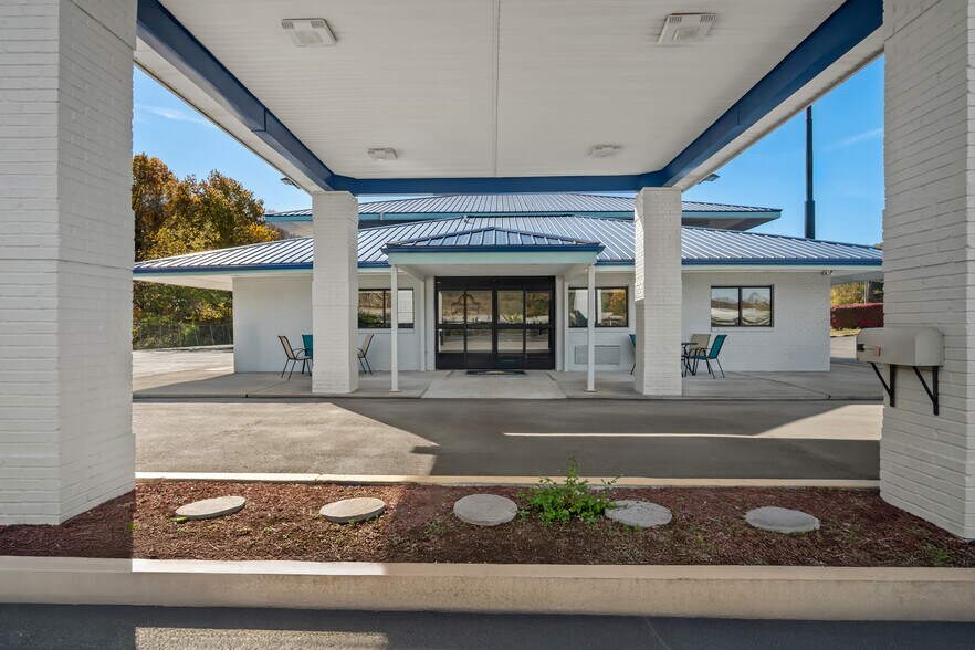 More Photos Of 1630 Richmond St, Mount Vernon Hotel For Sale
