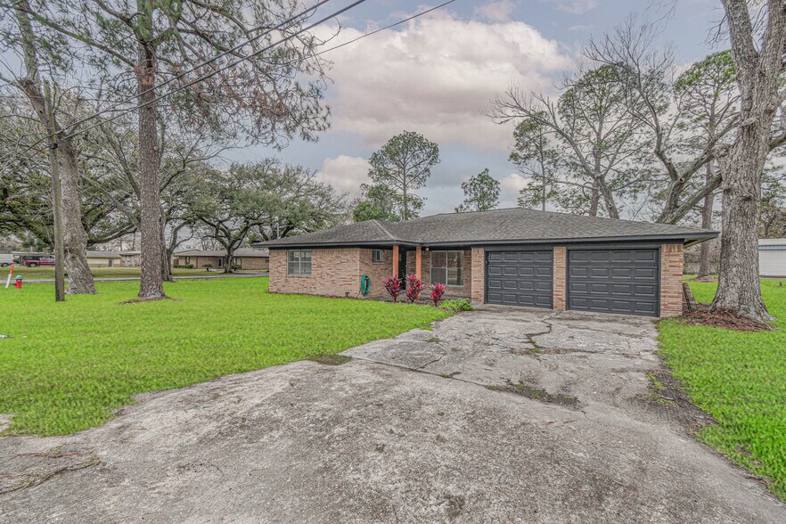 More Photos Of 2834 Pansy St, Pasadena Medical For Sale