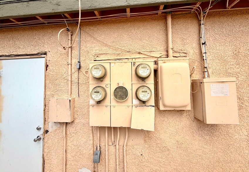 More Photos Of 1967 Linn Ln, Las Vegas Multifamily For Sale