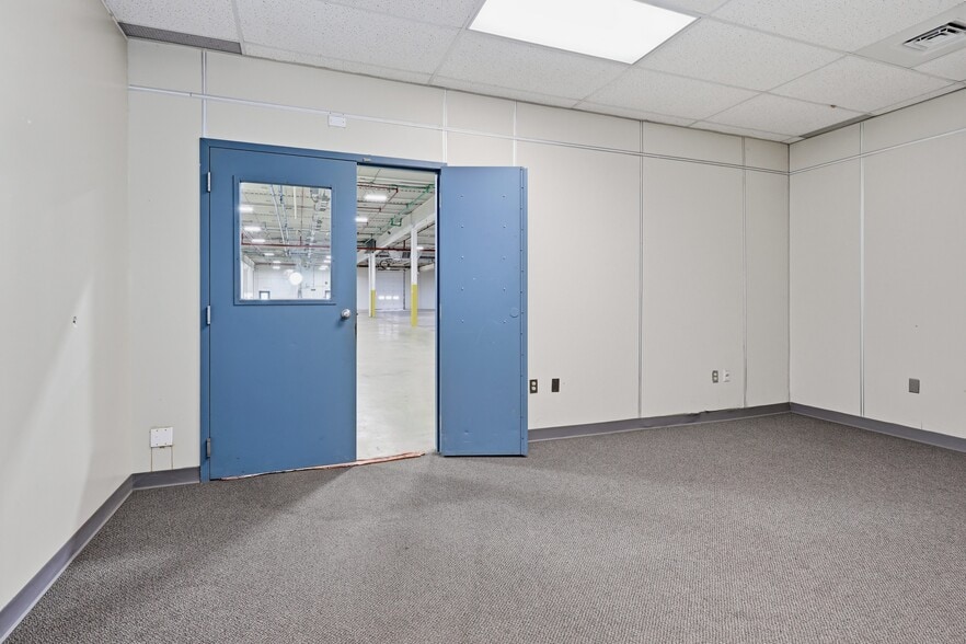 More Photos Of 562 Captain Neville Dr, Waterbury Manufacturing For Lease