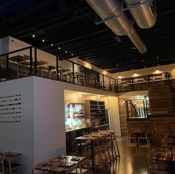 More Photos Of 106 Grove St, Charleston Restaurant For Sale