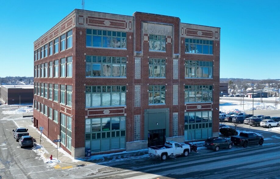 Primary Photo Of 11 E Church St, Marshalltown Unknown For Sale