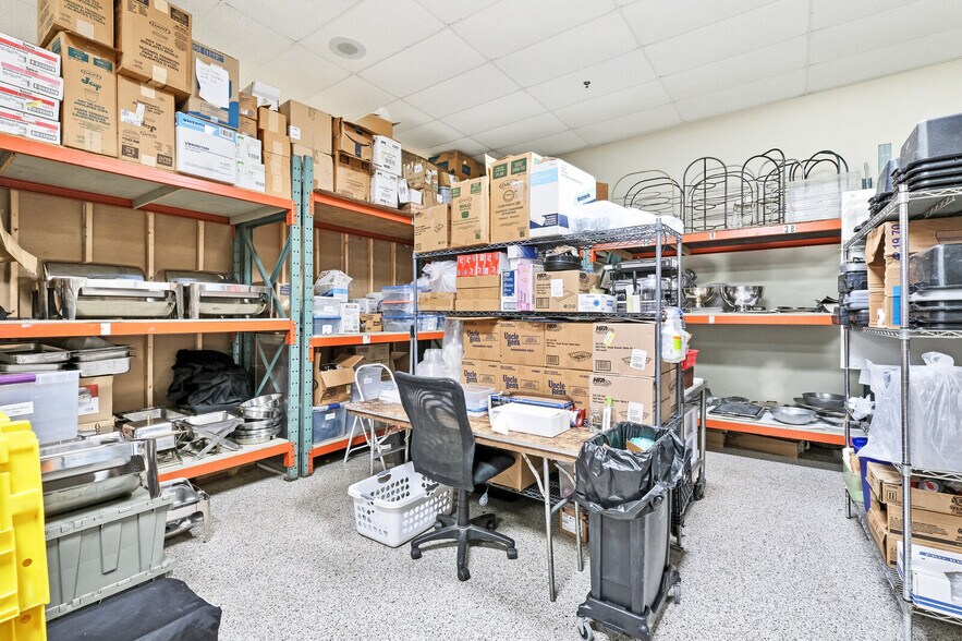 More Photos Of 4351 NE 12th Ter, Oakland Park Restaurant For Lease