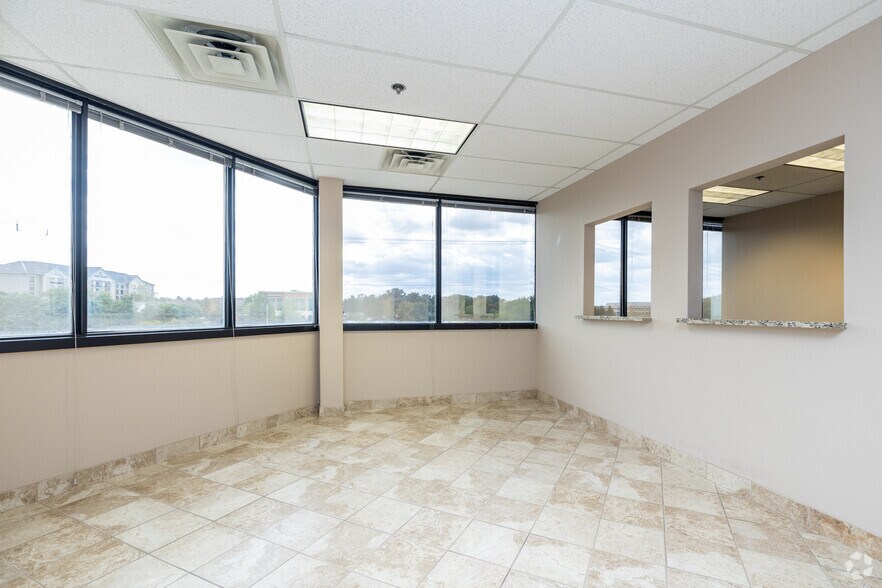 More Photos Of 46045 Palisade Parkway, Sterling Medical For Lease