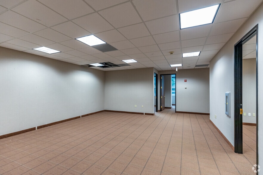 More Photos Of 2400 E Commercial Blvd, Fort Lauderdale Office For Lease