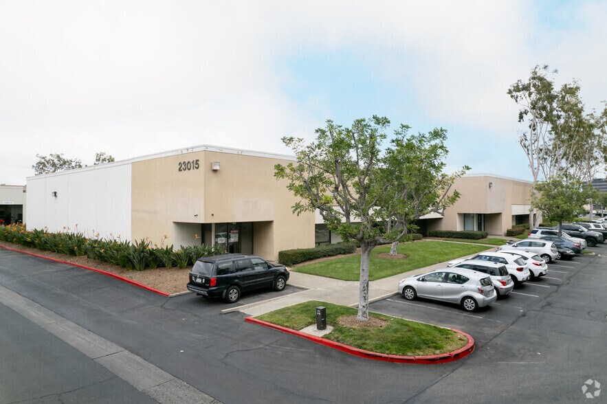 More Photos Of 23052 Lake Forest Dr, Laguna Hills Storefront For Lease