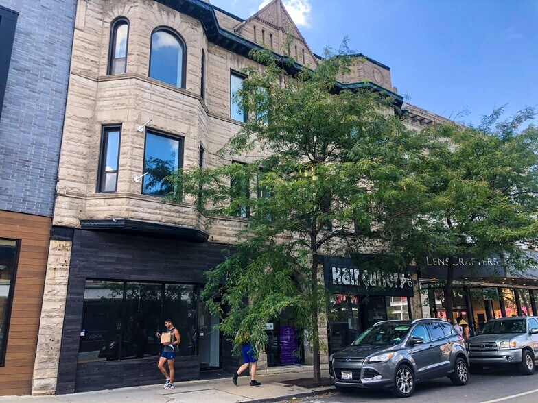 Primary Photo Of 2730-2732 N Clark St, Chicago Storefront Retail Office For Lease