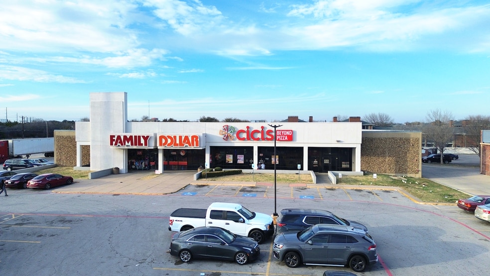 Primary Photo Of 726 W Pioneer Pky, Grand Prairie Unknown For Lease