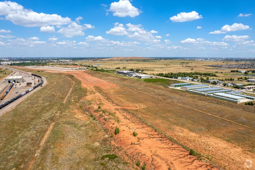 More Photos Of 9345 S Eastern Ave, Moore Warehouse For Lease