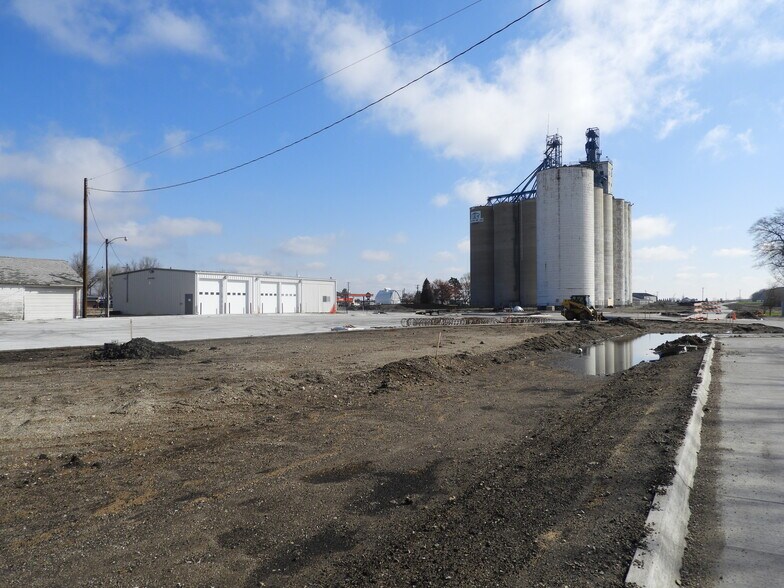 More Photos Of 101 Lincoln St NE, Bondurant Industrial For Lease