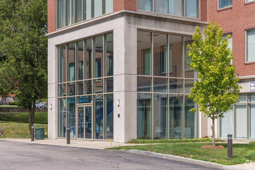 More Photos Of 77 Main St, Hopkinton Medical For Lease