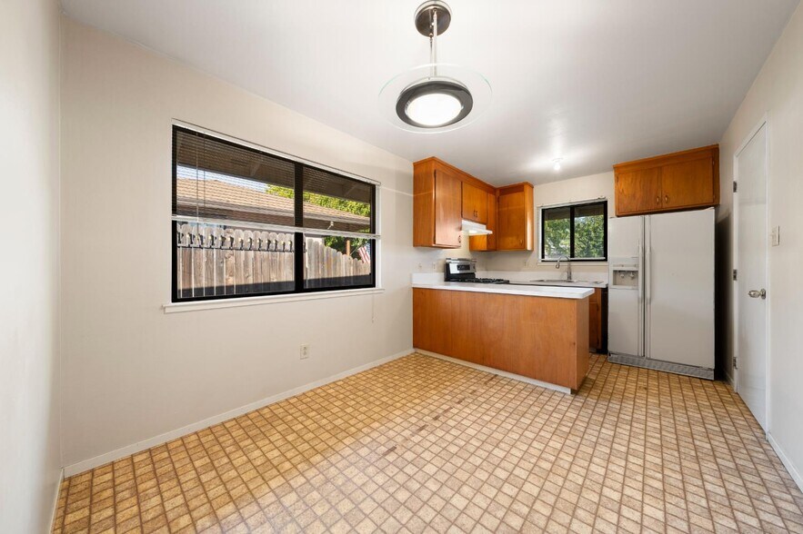 More Photos Of 5743 Woodleigh Dr, Carmichael Multifamily For Sale