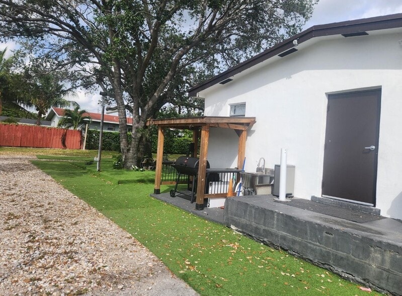 More Photos Of 1000 Foster Rd, Hallandale Beach Religious Facility For Sale