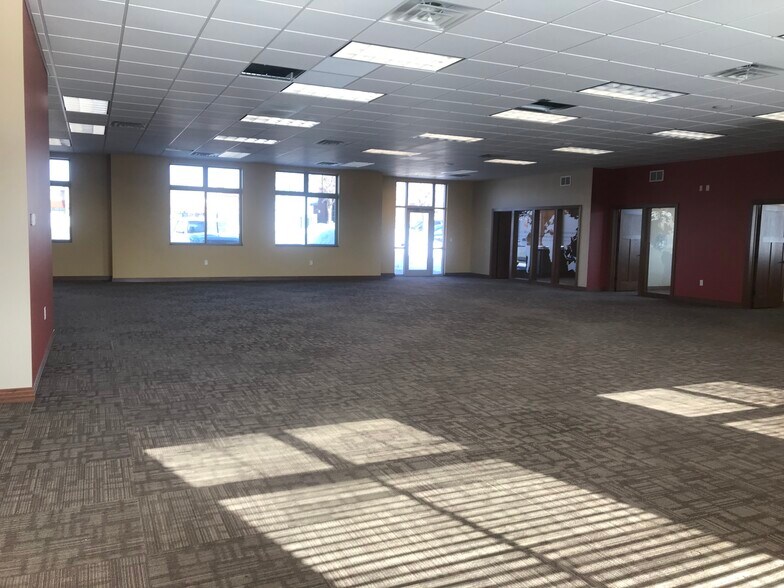 More Photos Of 5117 S Crossing Pl, Sioux Falls Office For Lease