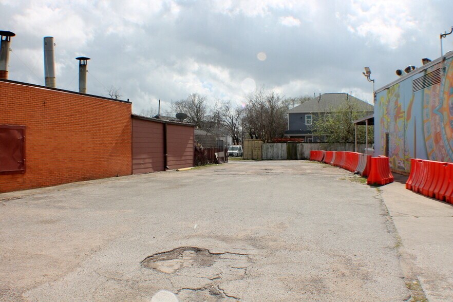 More Photos Of 5420 Harrisburg Blvd, Houston Land For Sale