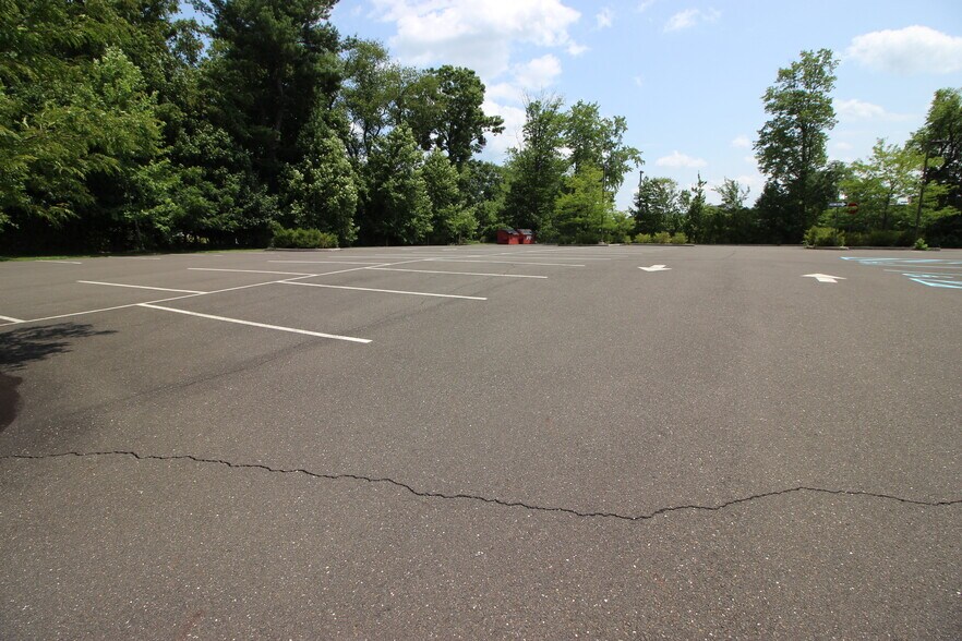 More Photos Of 455 Maryland Dr, Fort Washington Light Manufacturing For Sale