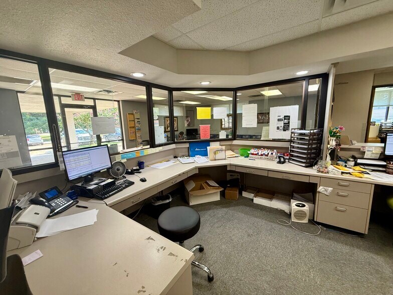More Photos Of , Paris Office For Sale