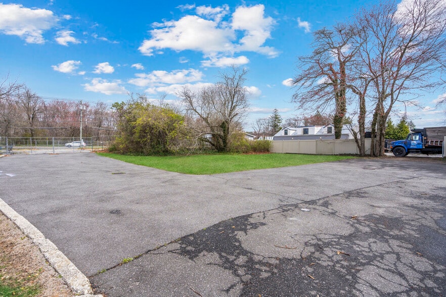 More Photos Of 1400 Montauk Hwy, Oakdale Storefront Retail Office For Sale