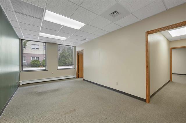 More Photos Of 414 E Walnut St, Green Bay Office For Lease