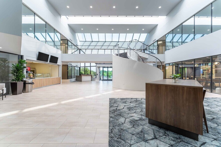 More Photos Of 6606 Lyndon B Johnson Fwy, Dallas Office For Lease