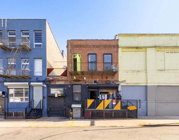 More Photos Of 18 Herkimer Pl, Brooklyn Office For Lease