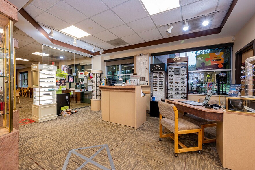 More Photos Of 301-303 Sterling Dr, Orchard Park Medical For Lease