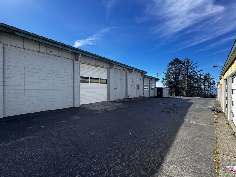 More Photos Of 1240 Chetco Ave, Brookings General Retail For Sale