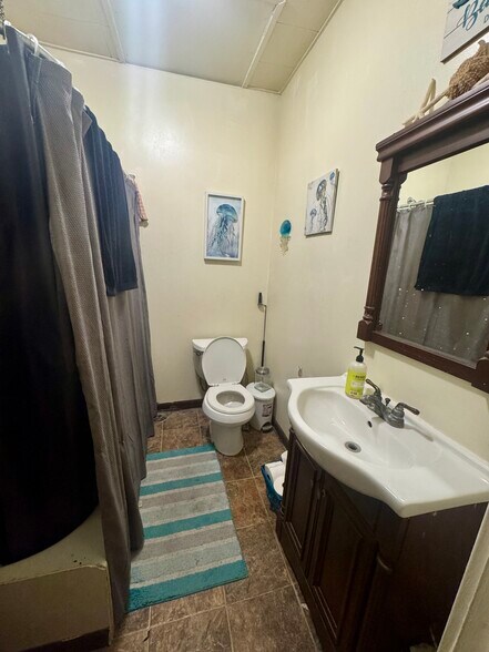 More Photos Of 3213 Washington Ave, Racine Storefront Retail Residential For Sale