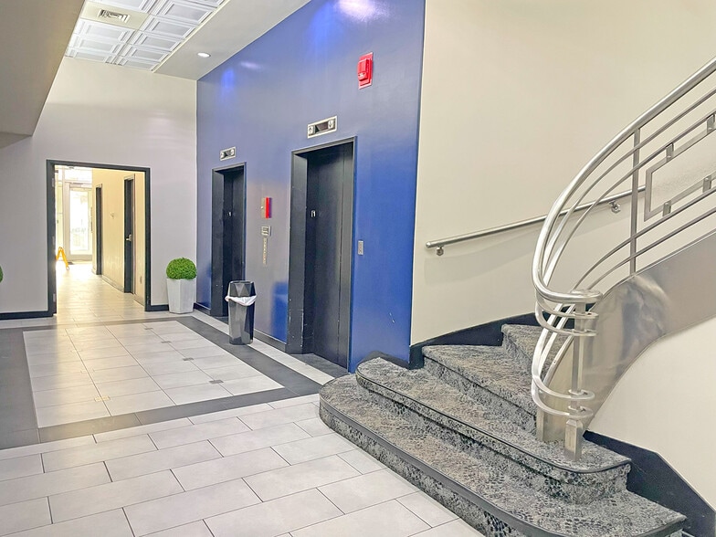 More Photos Of 175 E Main St, Lexington Office For Lease