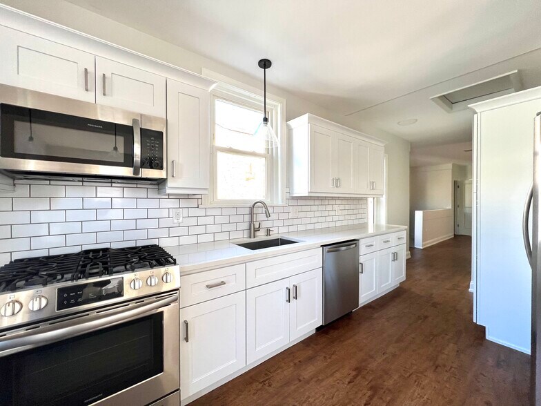More Photos Of 24 S Centre St, Merchantville Restaurant For Sale