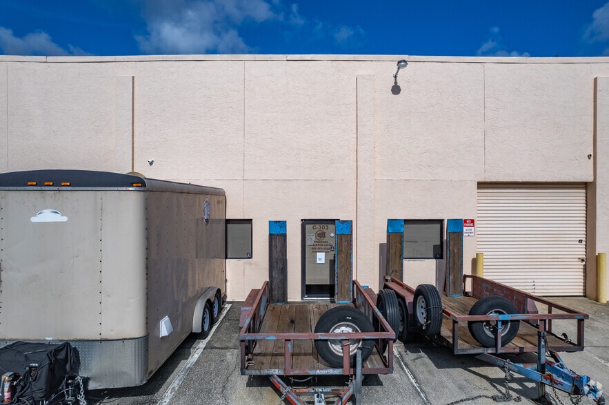 More Photos Of 380 Semoran Commerce Pl, Apopka Unknown For Lease