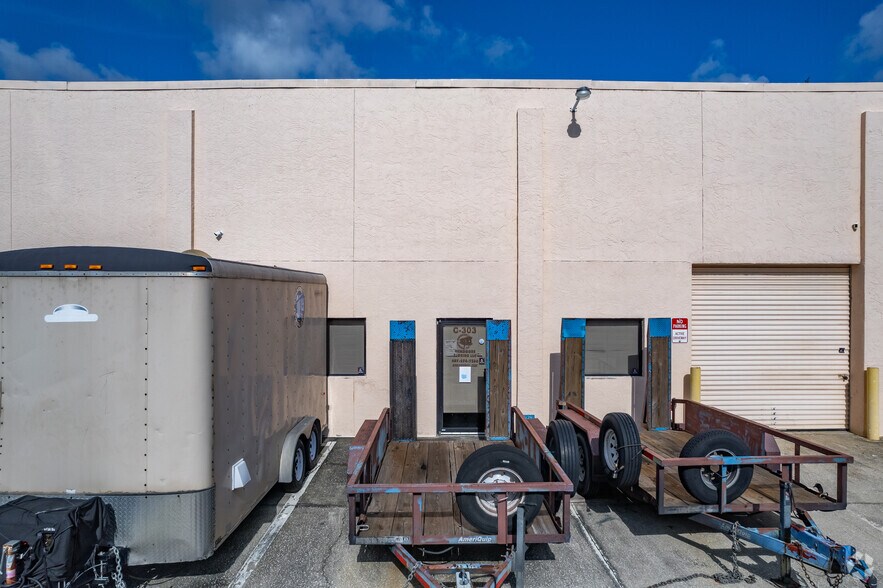 More Photos Of 380 Semoran Commerce Pl, Apopka Unknown For Lease