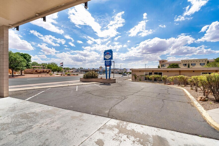 More Photos Of 150 N Lake Powell Blvd, Page Hotel For Sale