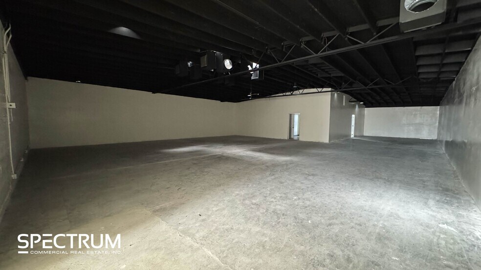 More Photos Of 14743-14745 Arminta St, Van Nuys Warehouse For Lease