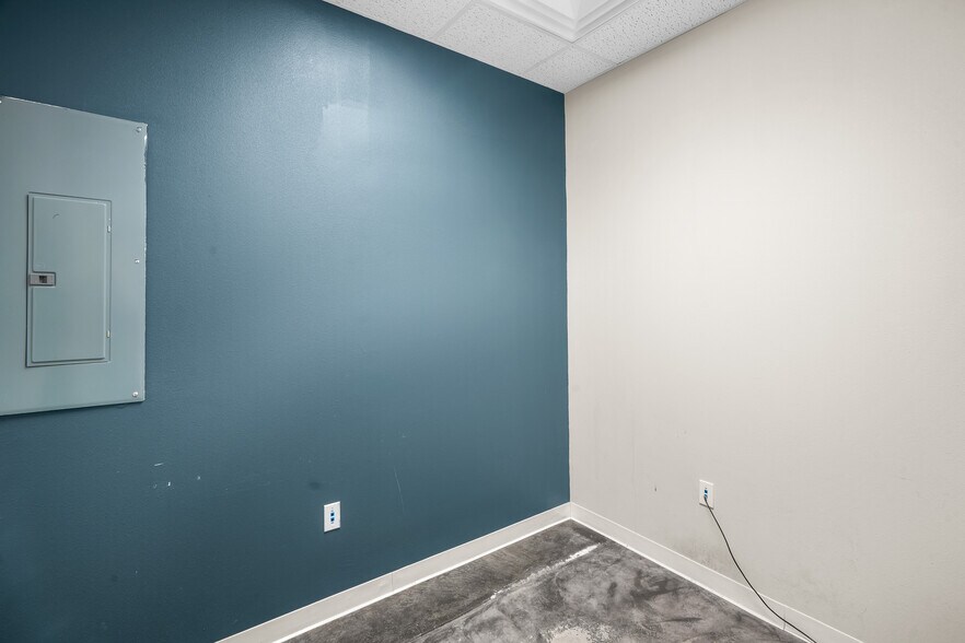 More Photos Of 2000 Lomaland Dr, El Paso Storefront Retail Office For Lease