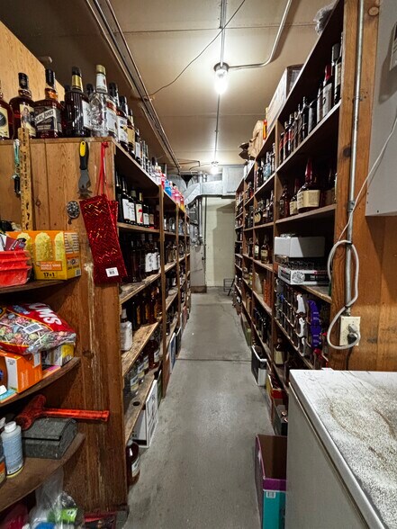 More Photos Of 529 Iris Dr, Sterling General Retail For Sale