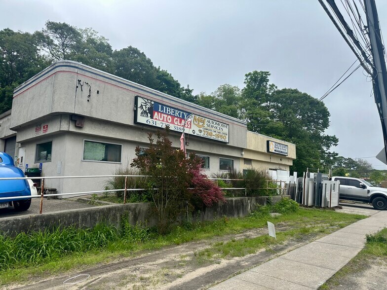 More Photos Of 87 Ronkonkoma Ave, Ronkonkoma Warehouse For Sale