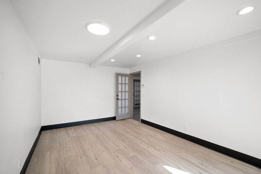 More Photos Of 4740 N 42nd Ave, Golden Valley Freestanding For Lease